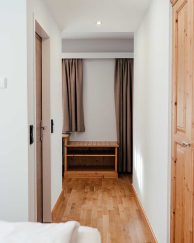 Der Eingangs Bereich des Doppelzimmers im Gästehaus des Landgasthof Kirchbichl