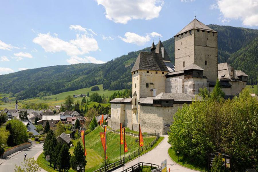 A fortress in the centre of Mauterndorf